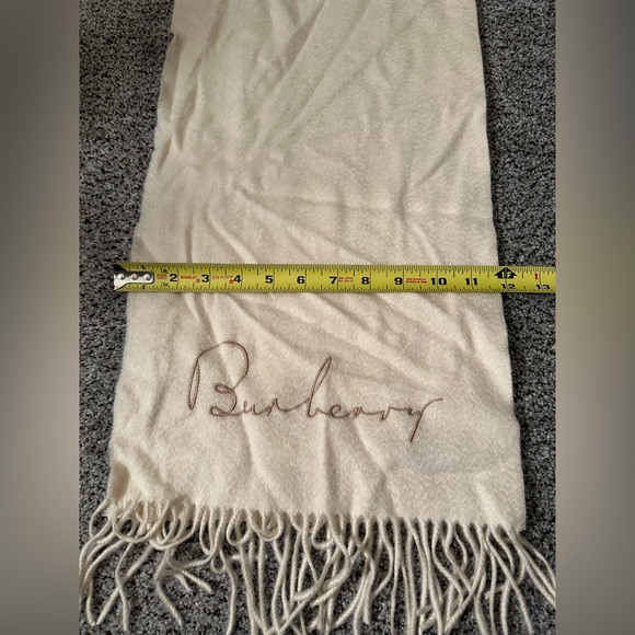 BURBERRY Ivory Cashmere Fringe Scarf Cursive Burberry Signature Logo - Picture 5 of 6